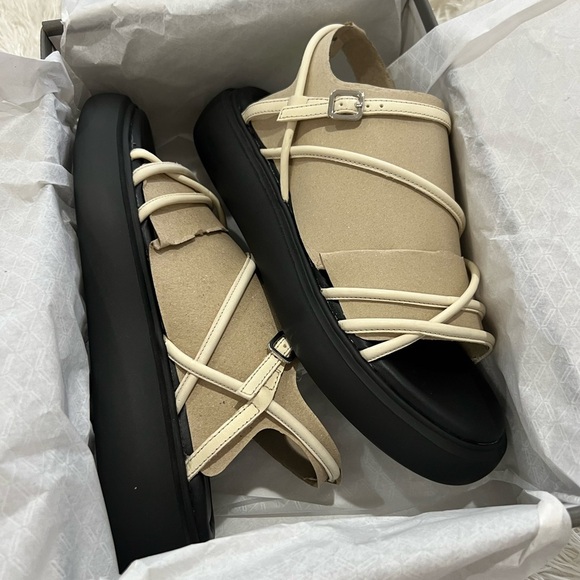 Vagabond Blenda Platform Sandal  - size 40 US 9.5 - NIB - off white color - Picture 2 of 6